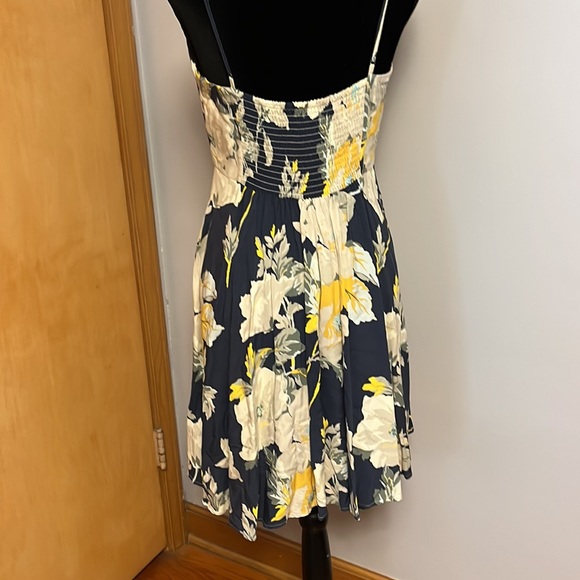 GAP Floral Dress - Picture 3 of 6